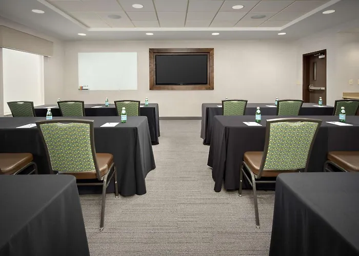 Hampton Inn & Suites Portland / Hillsboro - Evergreen Park