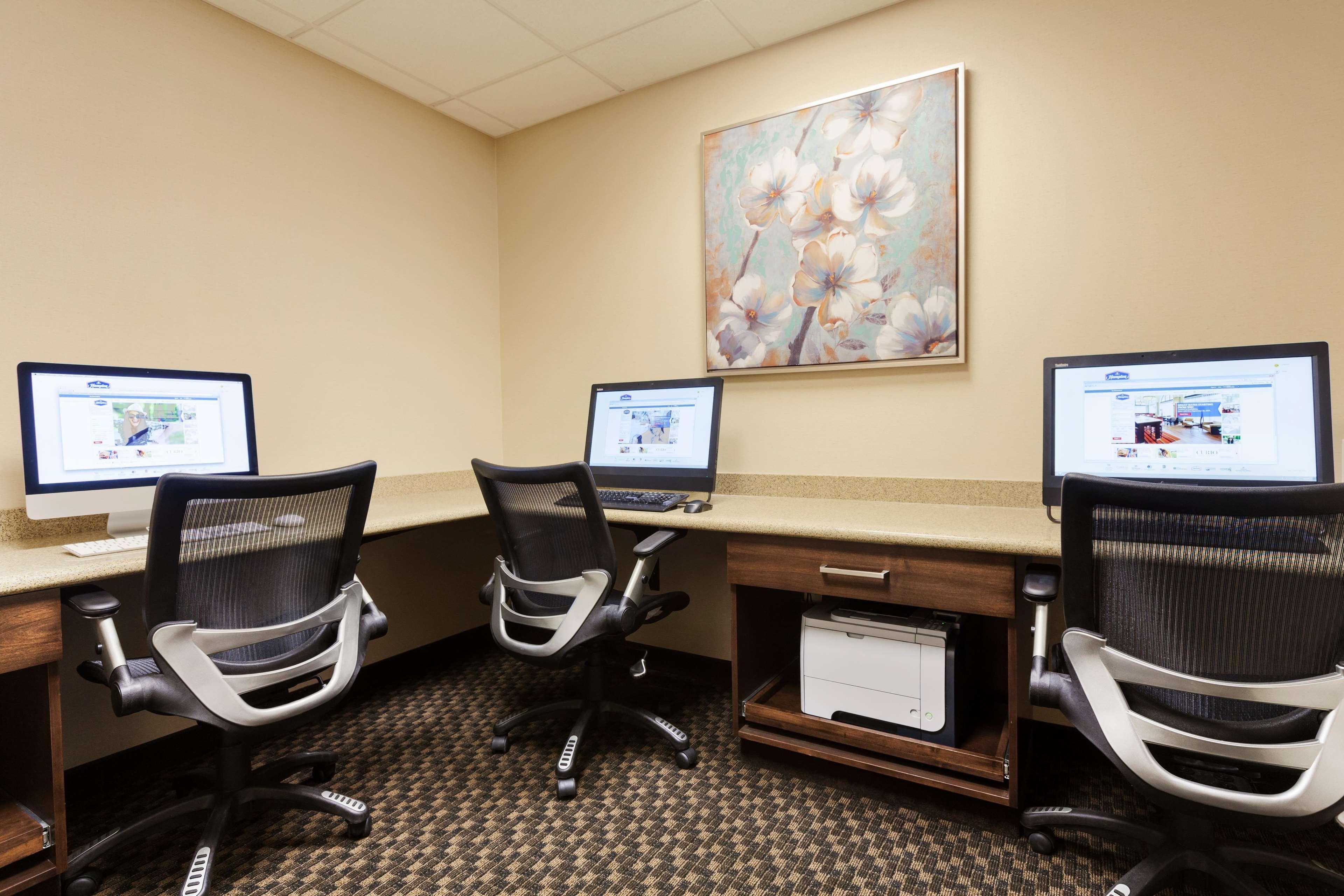 Hampton & Portland/hillsboro-evergreen Park Hotel