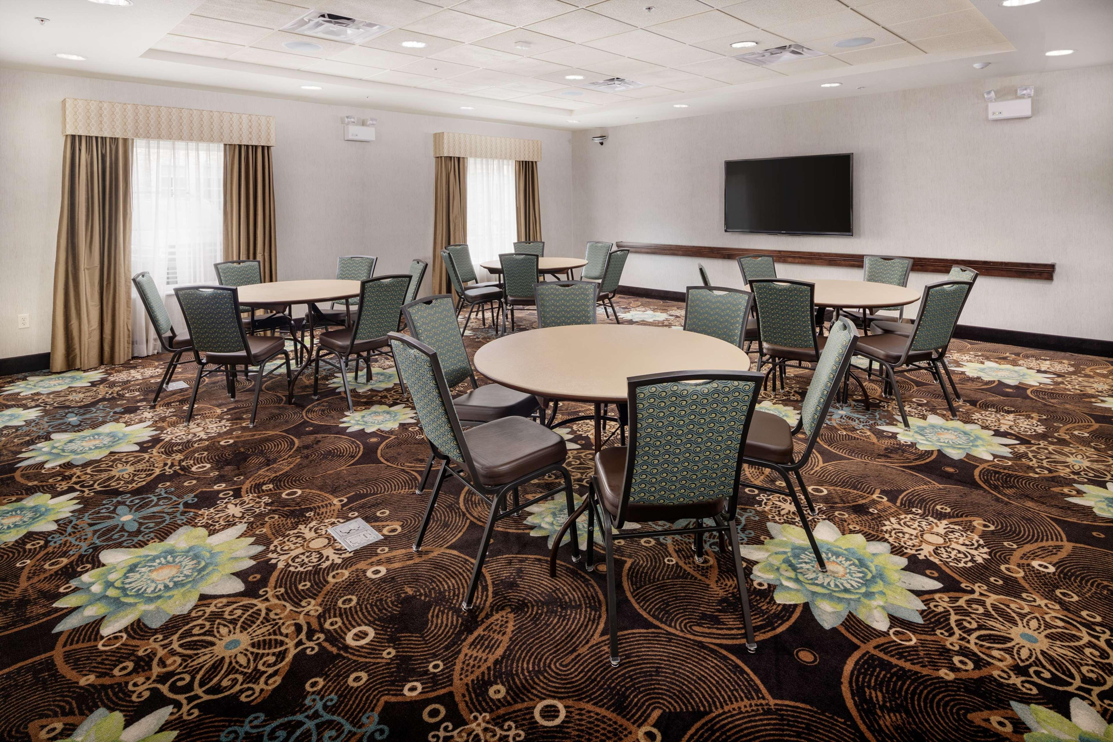 Hampton & Portland/hillsboro-evergreen Park Hotel