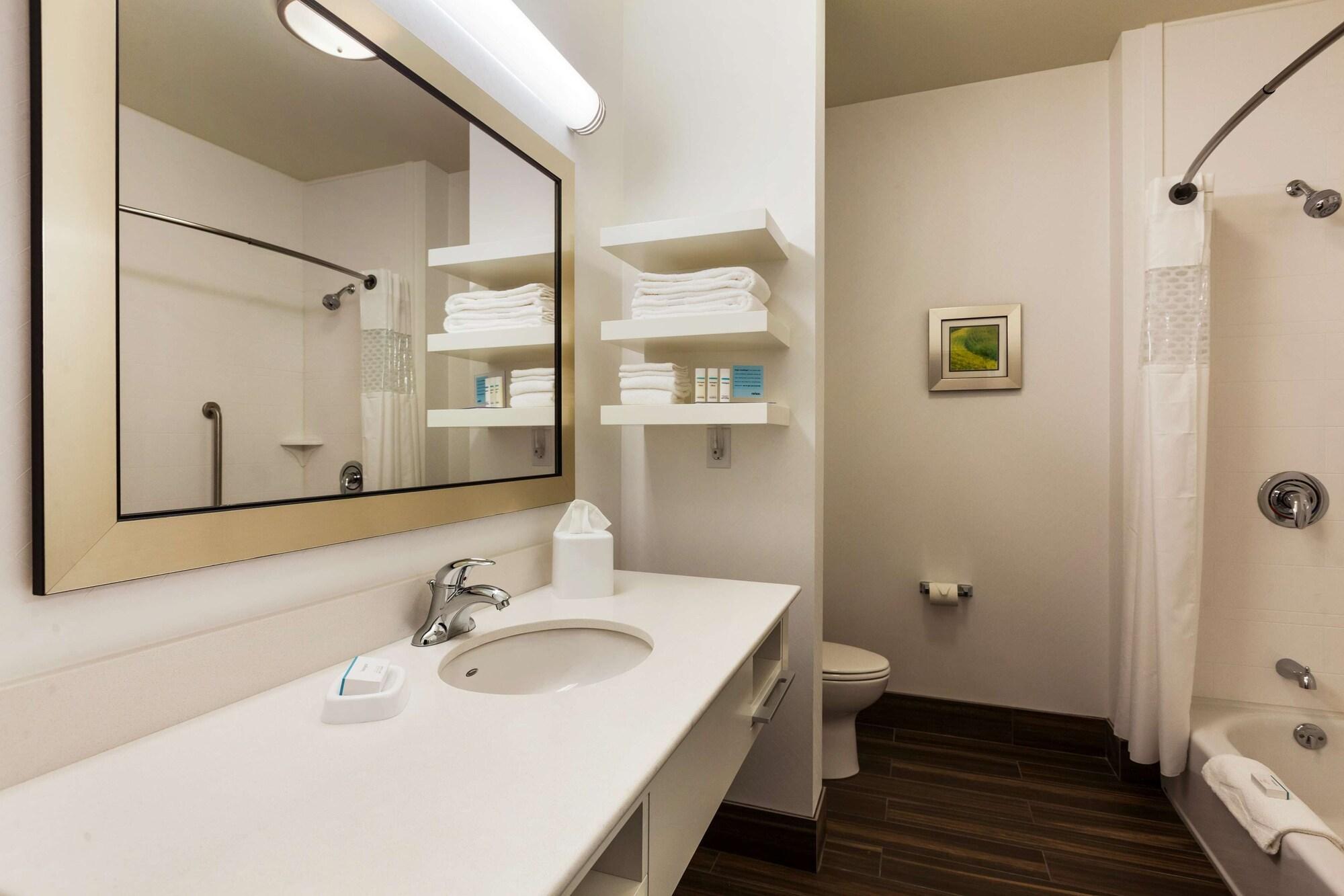 Hampton & Portland/hillsboro-evergreen Park Hotel