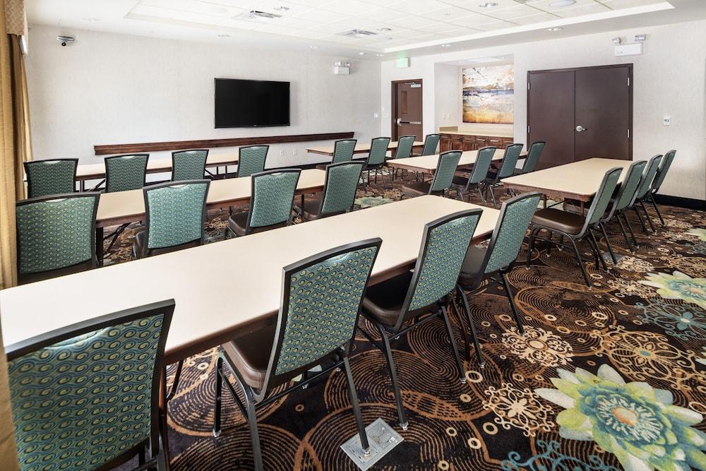 Hampton & Portland/hillsboro-evergreen Park Hotel