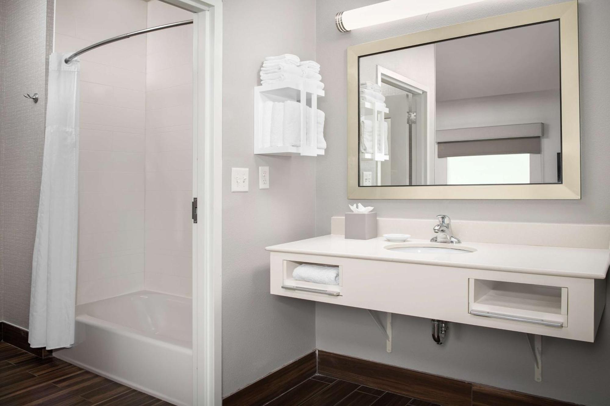 Hampton & Portland/hillsboro-evergreen Park Hotel