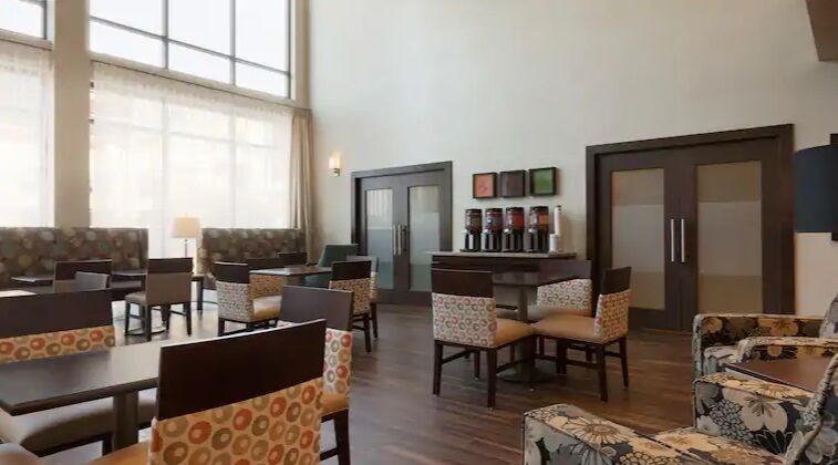 Hampton & Portland/hillsboro-evergreen Park Hotel