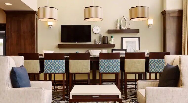 Hampton & Portland/hillsboro-evergreen Park Hotel